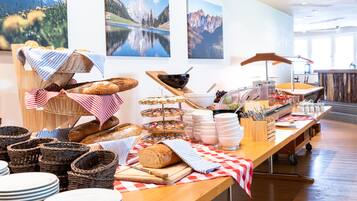 Free daily buffet breakfast