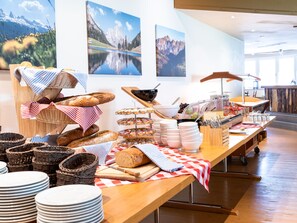 Free daily buffet breakfast - Hotel Sternen (Wildhaus-Alt St. Johann)