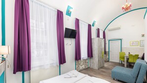 Studio (Medium Studio) | Premium bedding, in-room safe, desk, laptop workspace - Amber Gardenview Studios (Budapest)