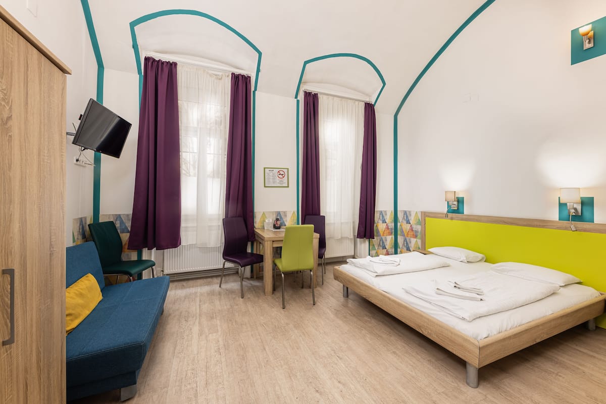 Studio (Large Studio) | 1 bilik tidur, peralatan tempat tidur premium, peti besi dalam bilik