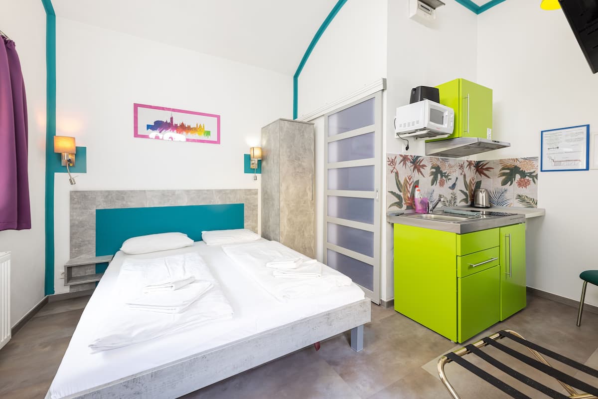 Studio, Garden View | 1 bilik tidur, peralatan tempat tidur premium, peti besi dalam bilik
