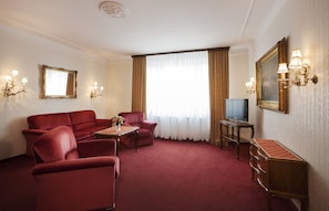 Family Suite | In-room safe, free WiFi, bed sheets