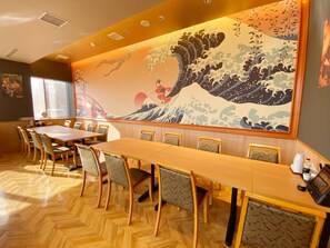 Daily buffet breakfast (JPY 1800 per person)