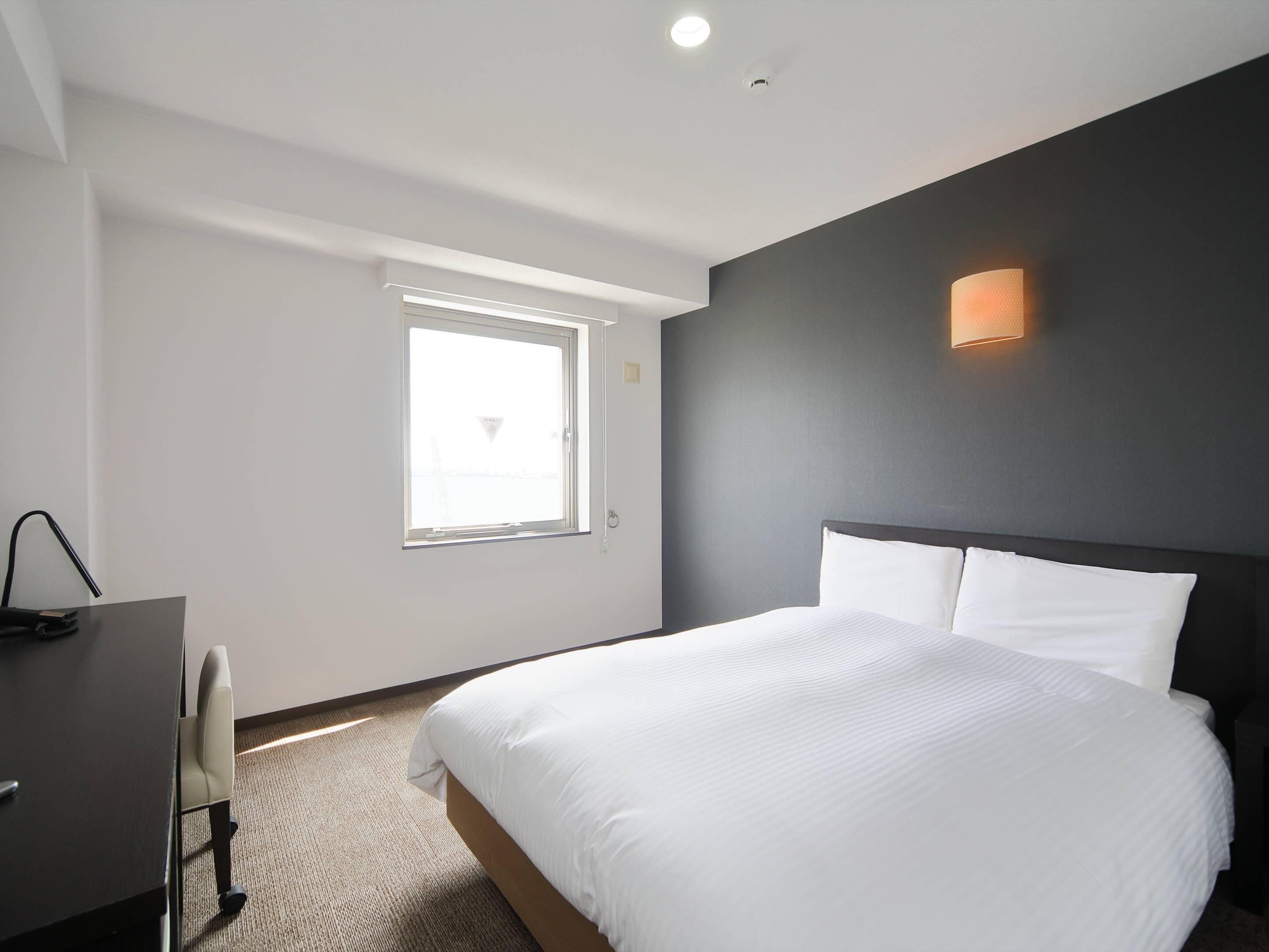 標準客房, 1 張標準雙人床, 非吸煙房 | 羽絨被、書桌、筆電工作空間、遮光布/窗簾