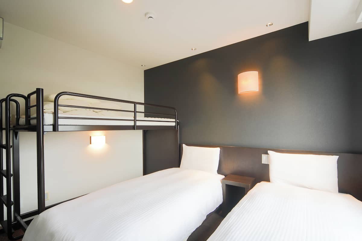 Standard Room, 2 single beds + 1 loft bed, Non Smoking