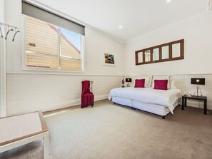 Habitación estándar, 1 habitación, baño privado | Ropa de cama de alta calidad, tabla de planchar con plancha, wifi gratis