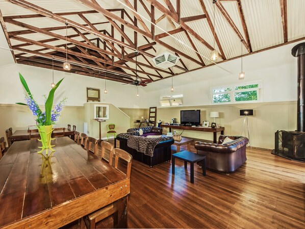 Living room - Tuck Inn Yarra Valley (Healesville)
