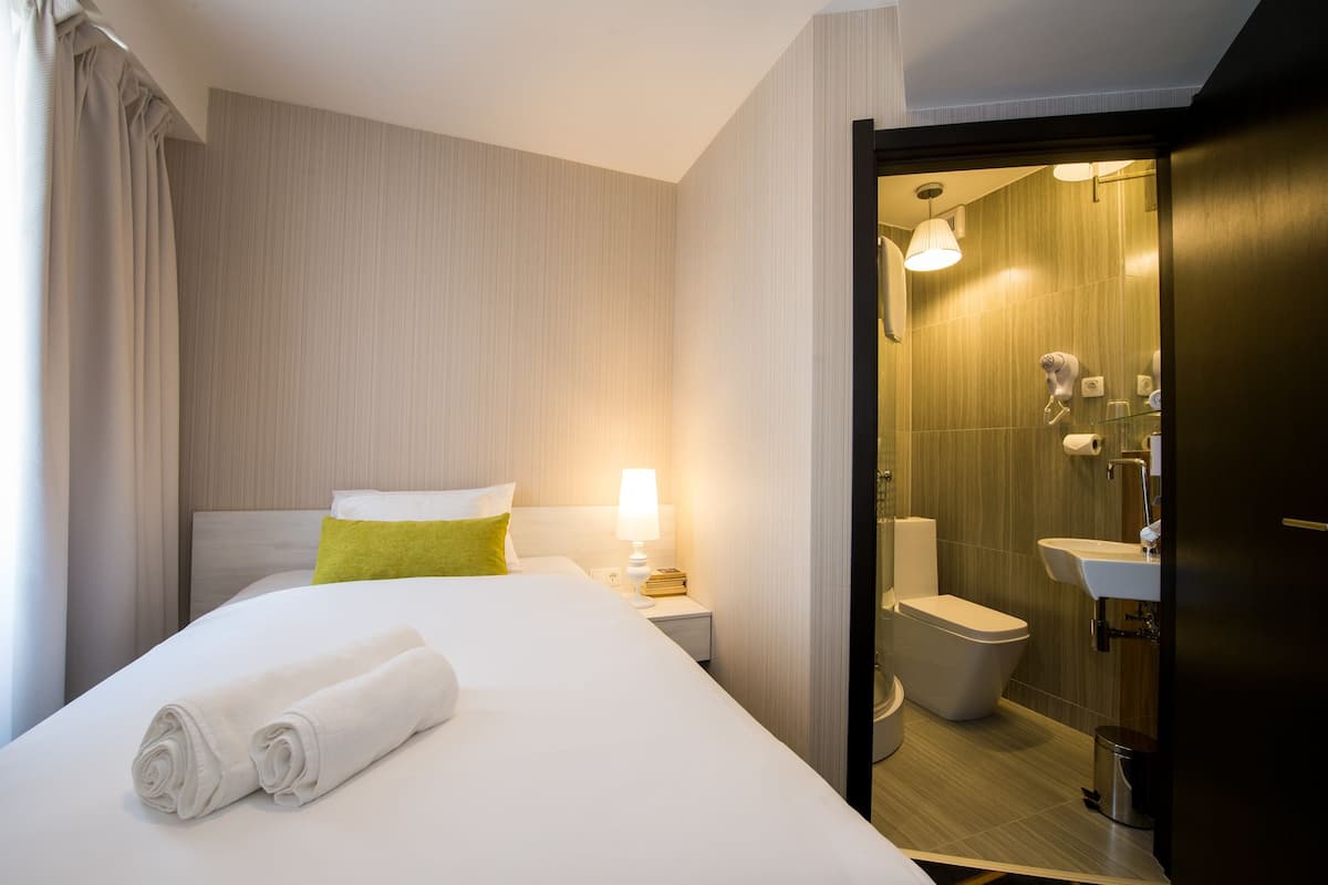 standard single room | hypo-allergenic bedding, in-room safe, blackout curtains, soundproofing