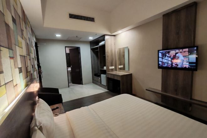 Een kluis op de kamer, een bureau, geluiddichte muren, gratis babybedden