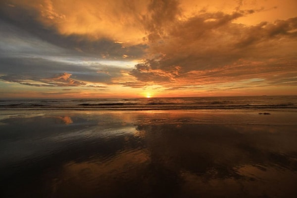Pantai di sekitar