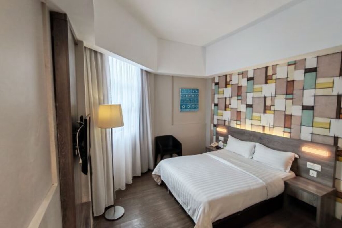 In-room safe, desk, soundproofing, cribs (free)