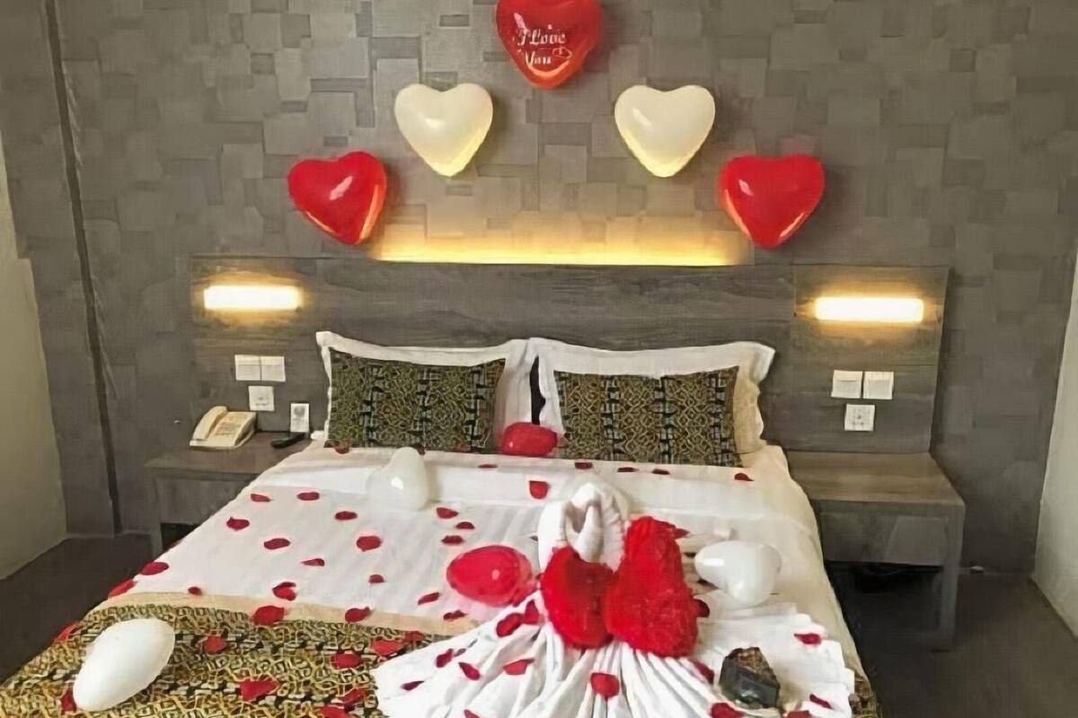 superior room, 1 queen bed, city view | in-room safe, desk, soundproofing, free cots/infant beds