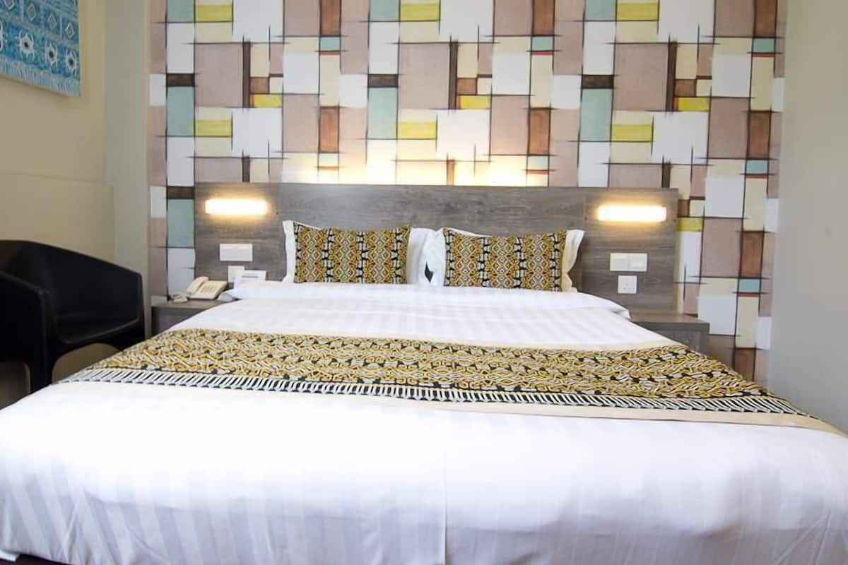 superior room, 1 queen bed, no windows | in-room safe, desk, soundproofing, free cots/infant beds