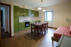 Family Apartment, 2 Bedrooms, Non Smoking, Pool View | Private kitchen