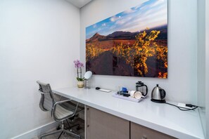 Standard Double Room, 1 Double Bed | In-room safe, desk, laptop workspace, soundproofing - 107 Dorpstraat Boutique Hotel (Stellenbosch)