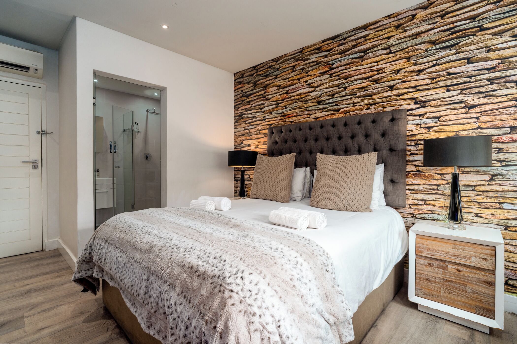 In-room safe, desk, laptop workspace, soundproofing