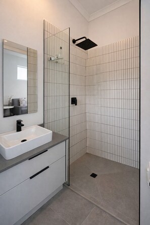 Standard Studio | Bathroom - 107 Dorpstraat Boutique Hotel (Stellenbosch)
