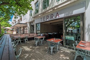 Front of property - 107 Dorpstraat Boutique Hotel (Stellenbosch)