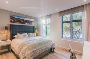 Luxury Double Room, 1 Queen Bed | In-room safe, desk, laptop workspace, soundproofing - 107 Dorpstraat Boutique Hotel (Stellenbosch)