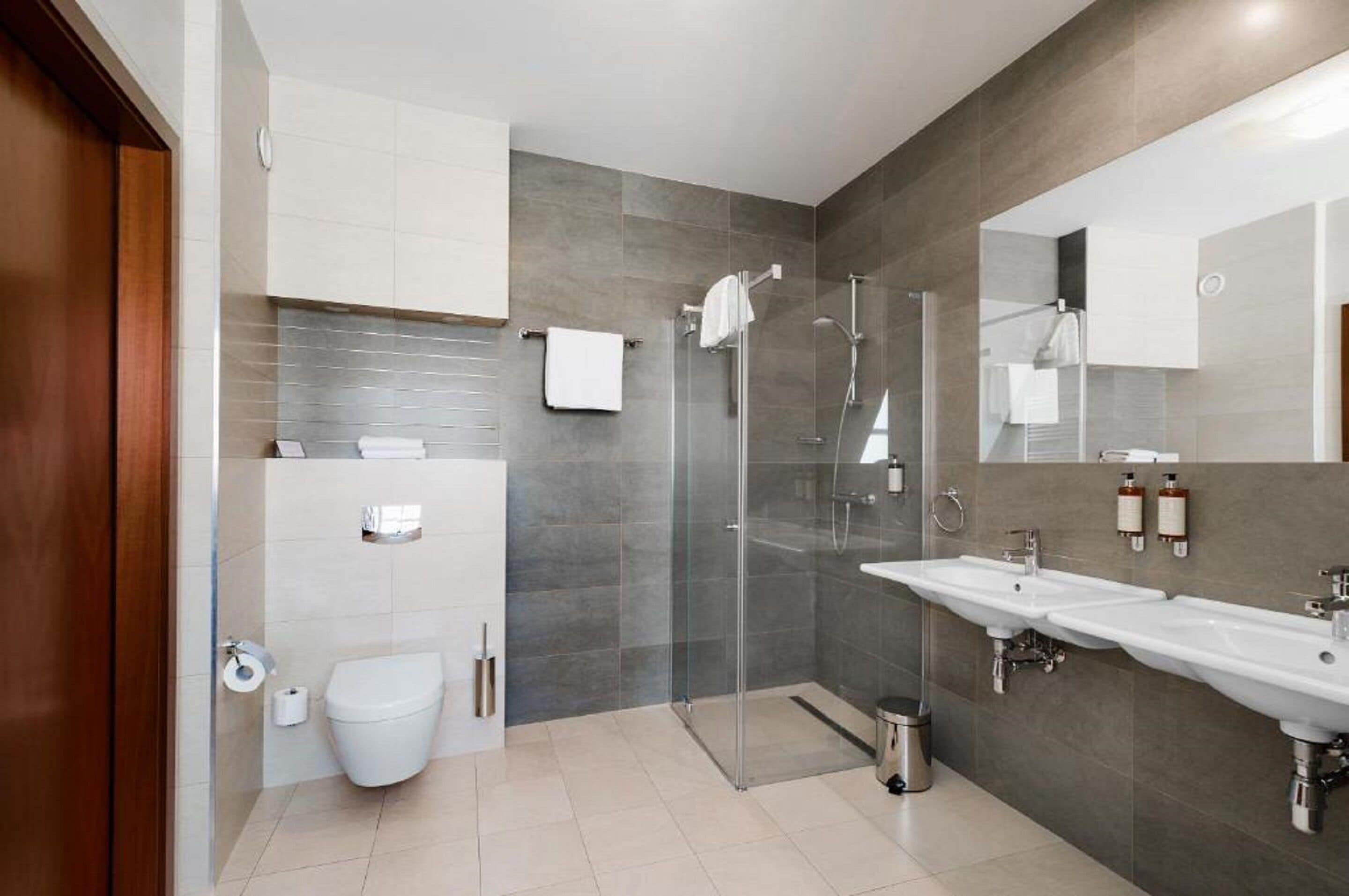 apartment, 1 bedroom | bathroom | free toiletries, hair dryer, bathrobes, slippers