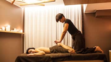 Couples treatment rooms, sauna, hot tub, steam room, body treatments