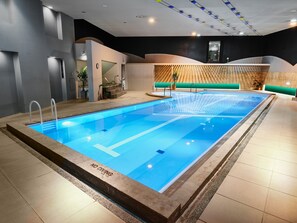 Alberca techada y alberca al aire libre por temporada