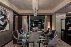 Seprai Frette Italia, seprai premium, selimut bulu angsa, dan minibar