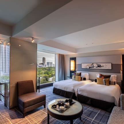 Frette Italian sheets, premium bedding, down comforters, minibar