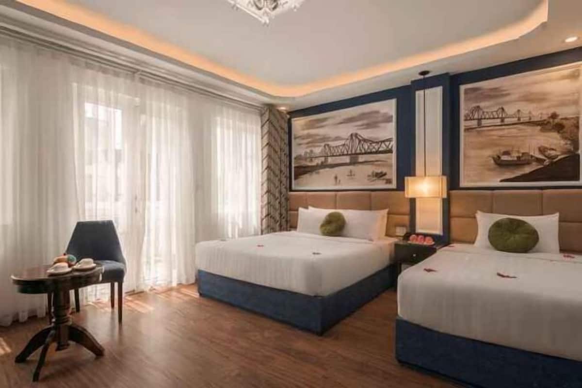 Minibar, cassaforte in camera, con stile personalizzato, una scrivania