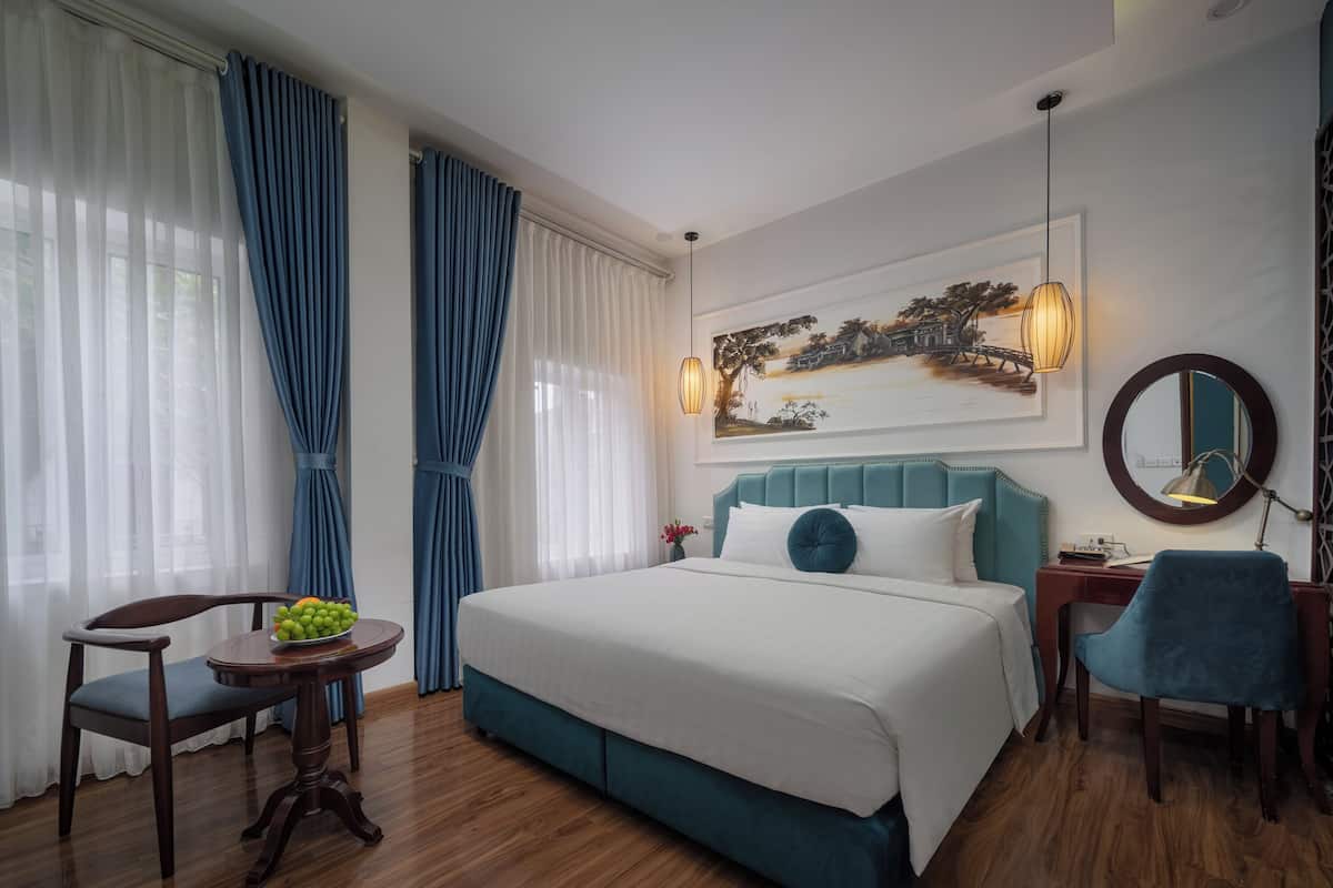 Deluxe Double or Twin Room, Accessible, City View | Minibar, in-room safe, individually decorated, desk