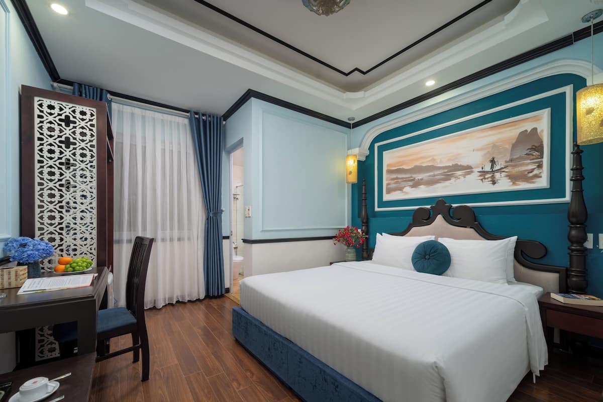 Superior Double or Twin Room, Accessible | Minibar, in-room safe, individually decorated, desk