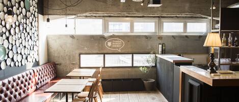 Se sirven desayunos y almuerzos