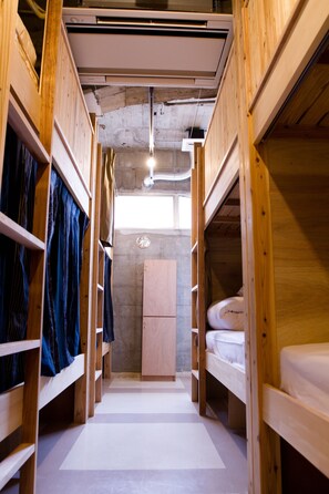 In-room safe, free WiFi, bed sheets