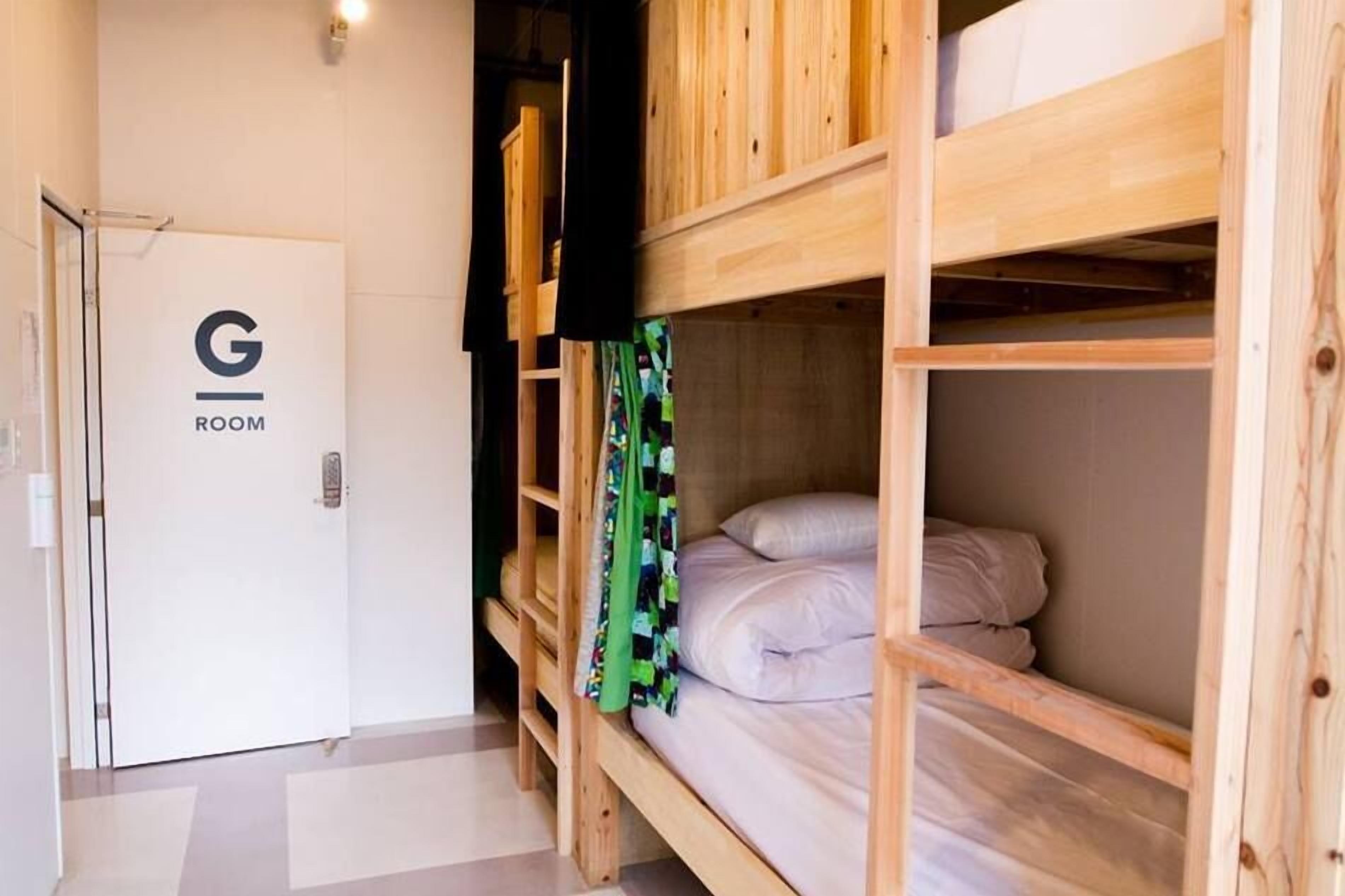 A bunk bed room with a door labeled 'G ROOM'.