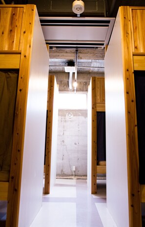 客房内保险箱、免费 WiFi、床单