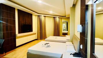 Family Room (No Window) | Een bureau, gratis wifi, beddengoed