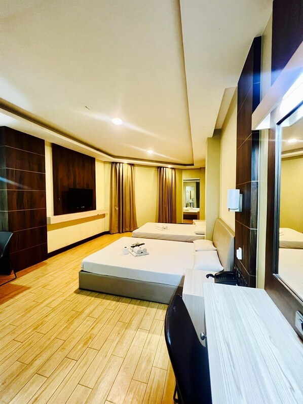 Family Room (No Window) | Desk, free WiFi, bed sheets