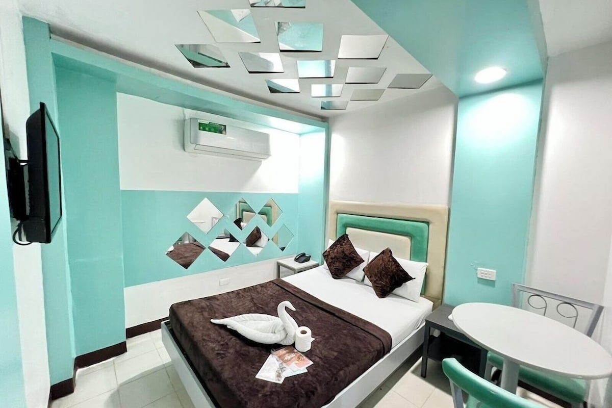 Desk, WiFi (free), bed sheets