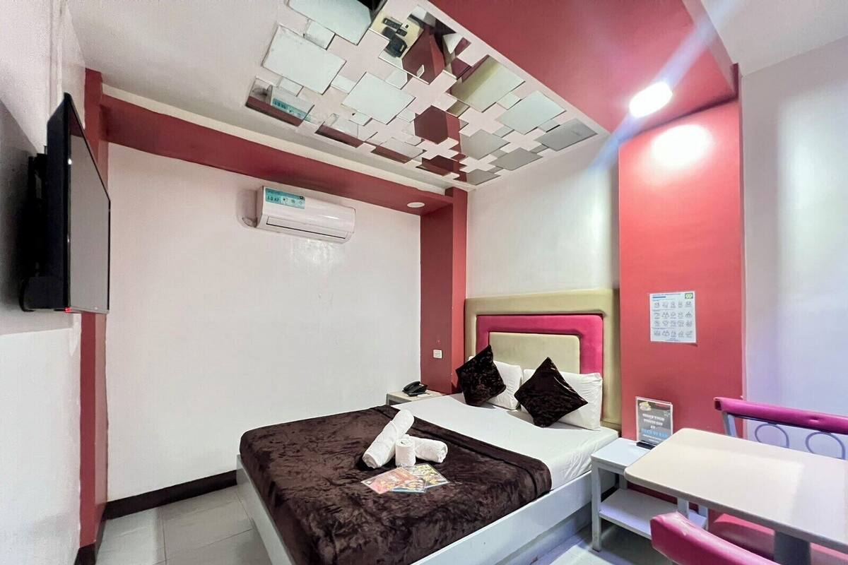 Premium Room (No Window) | Desk, free WiFi, bed sheets