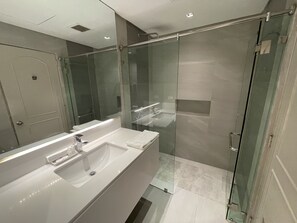 Amenidades de baño gratuitas, pantuflas, bidet, toallas 