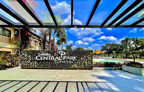 Garden view - Luisita Central Park Hotel (Tarlac)