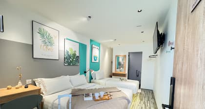 Apple 1 Hotel Gurney