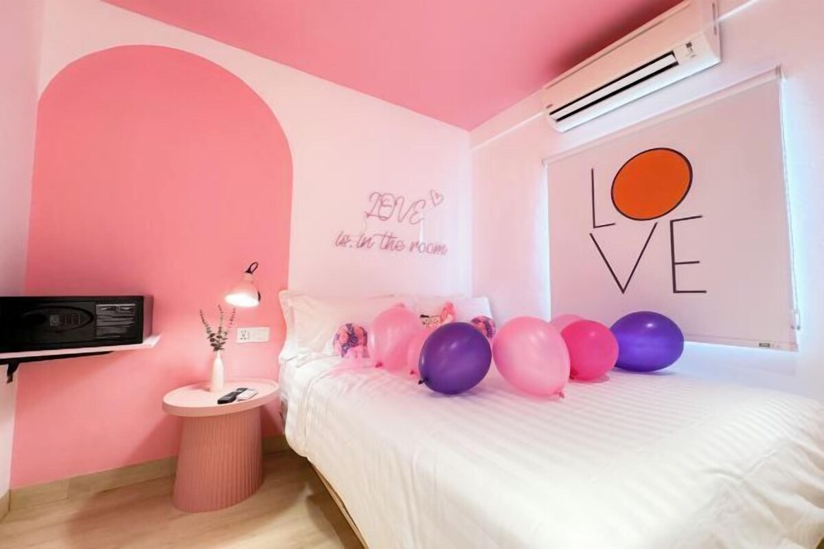 WiFi (free), bed sheets