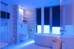 Shower, free toiletries, hair dryer, slippers - Resotel (Villares de la Reina)