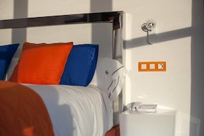 Minibar, in-room safe, desk, blackout curtains - Resotel (Villares de la Reina)