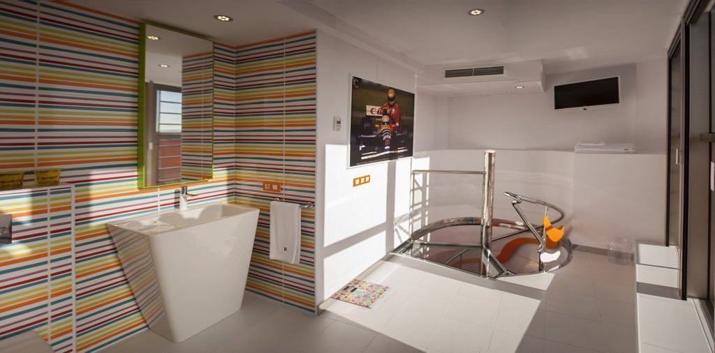 shower, free toiletries, hair dryer, slippers