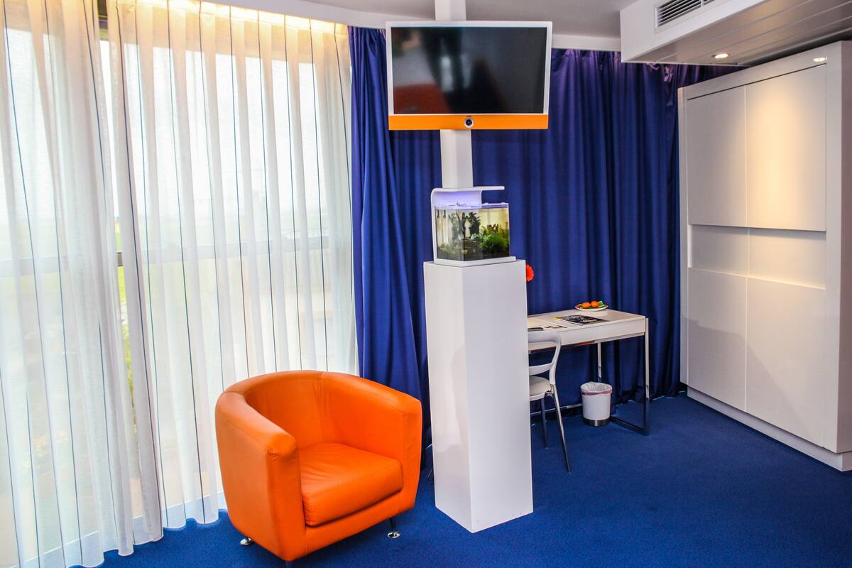 superior double room | minibar, in-room safe, desk, blackout curtains