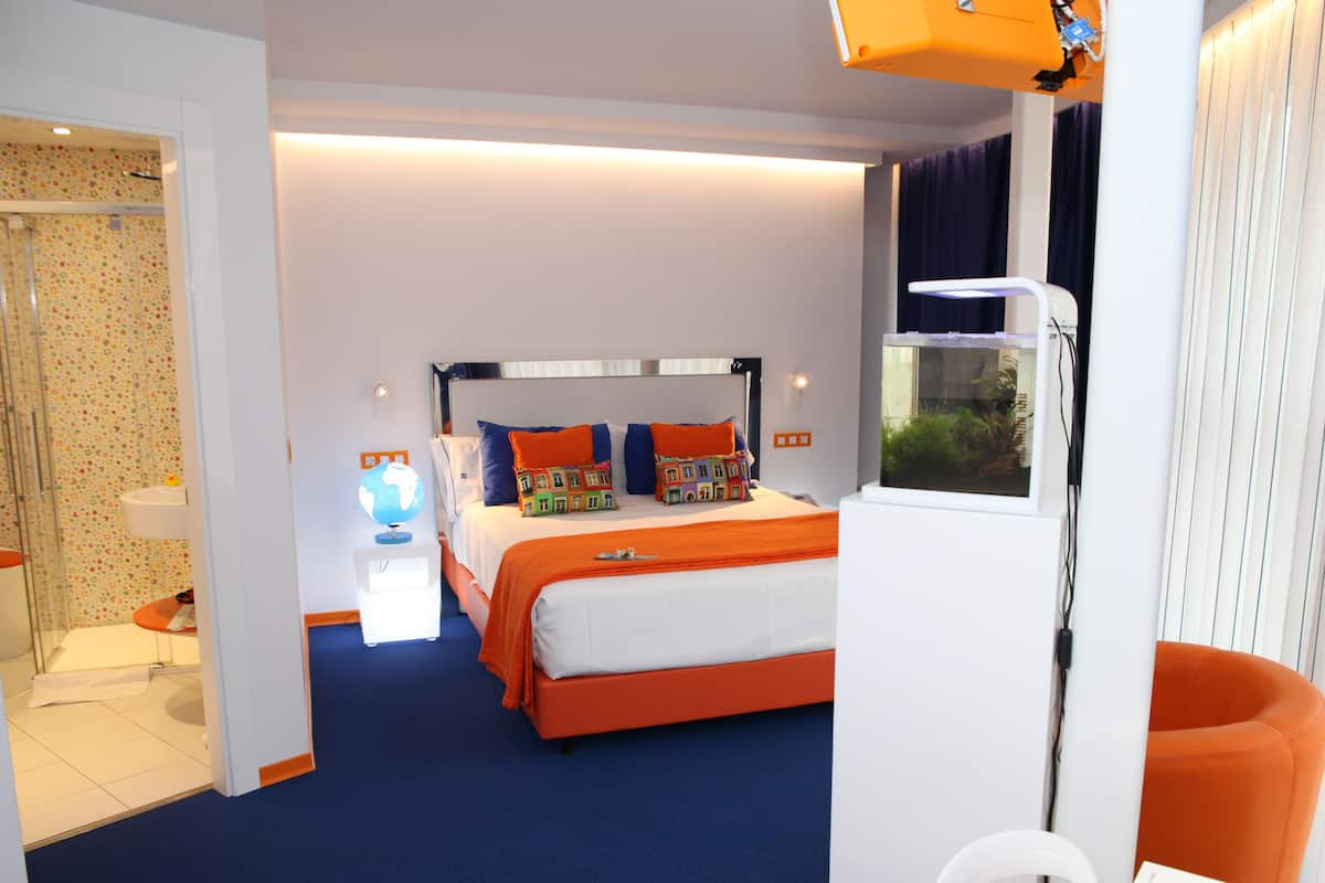 superior double room | minibar, in-room safe, desk, blackout curtains