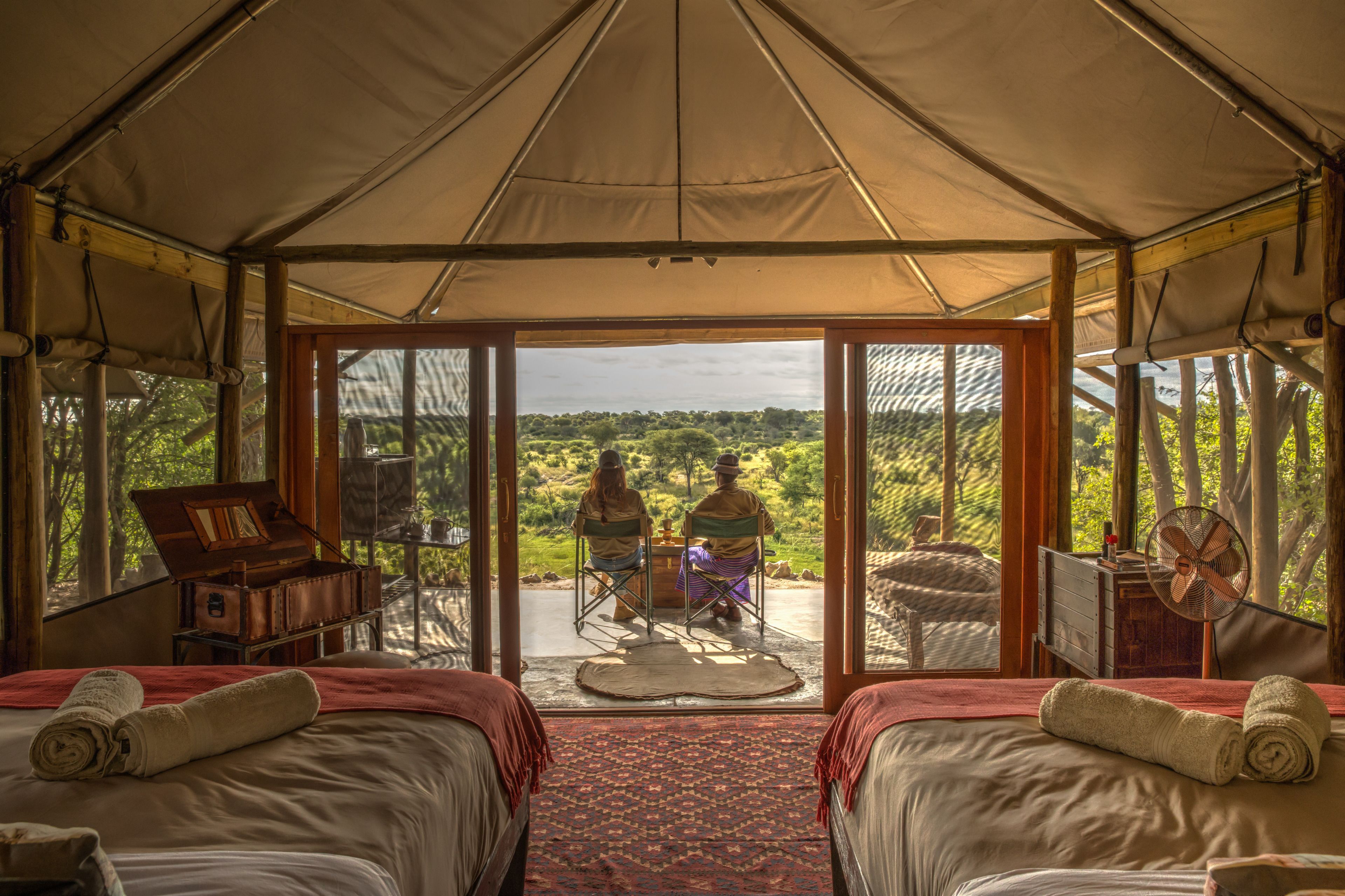 1 bedroom, desk, bed sheets