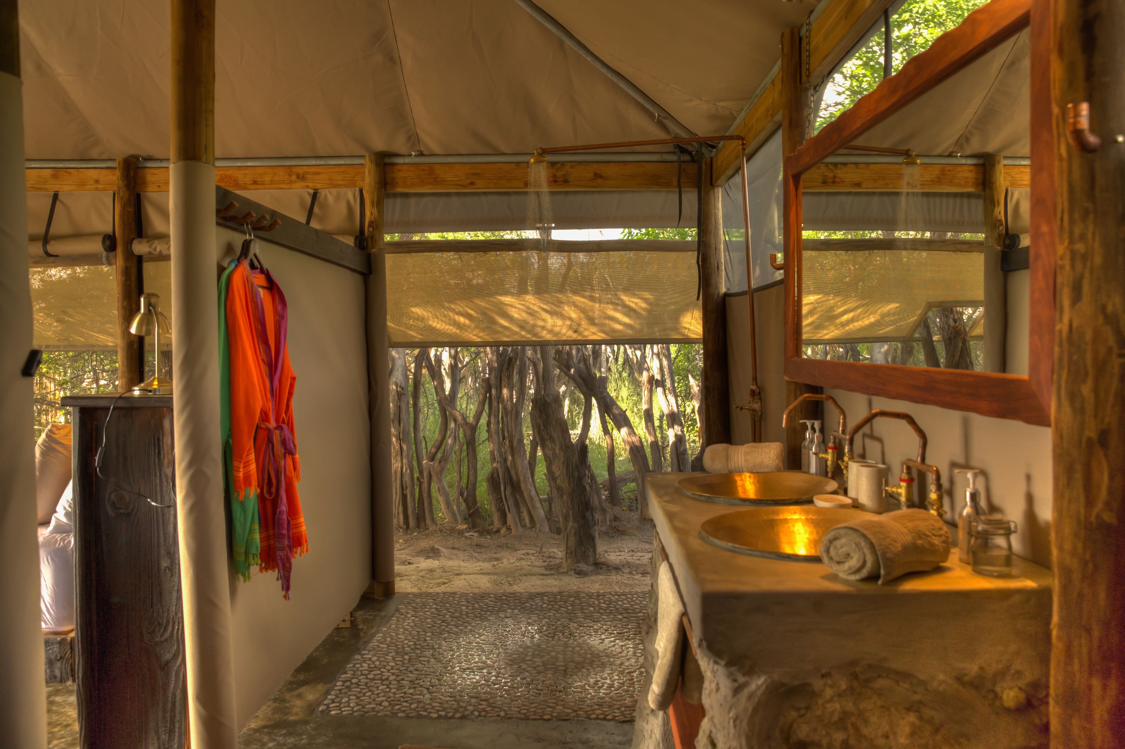 Shower, free toiletries, bathrobes, towels